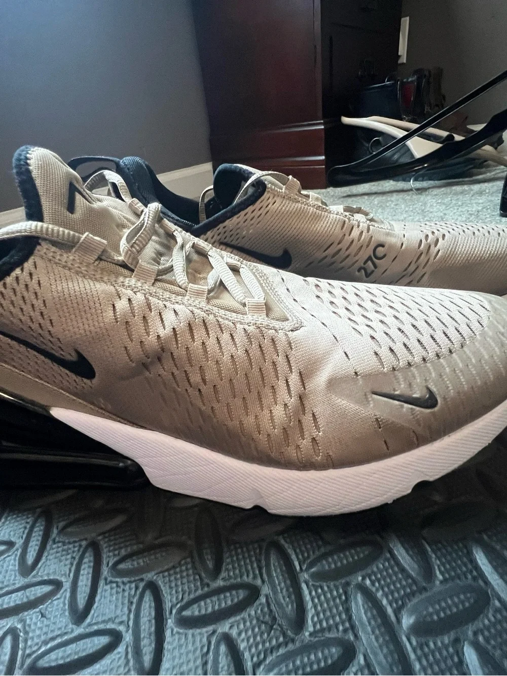 Nike Air Max 270 Men’s Athletic Shoes - Beige and Black - Picture 3 of 6